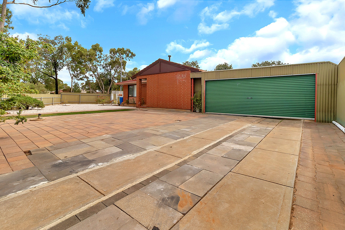 Residential for sale in Parafield Gardens, 5 Daisy Court, Parafield Gardens SA 5107, 738 m²