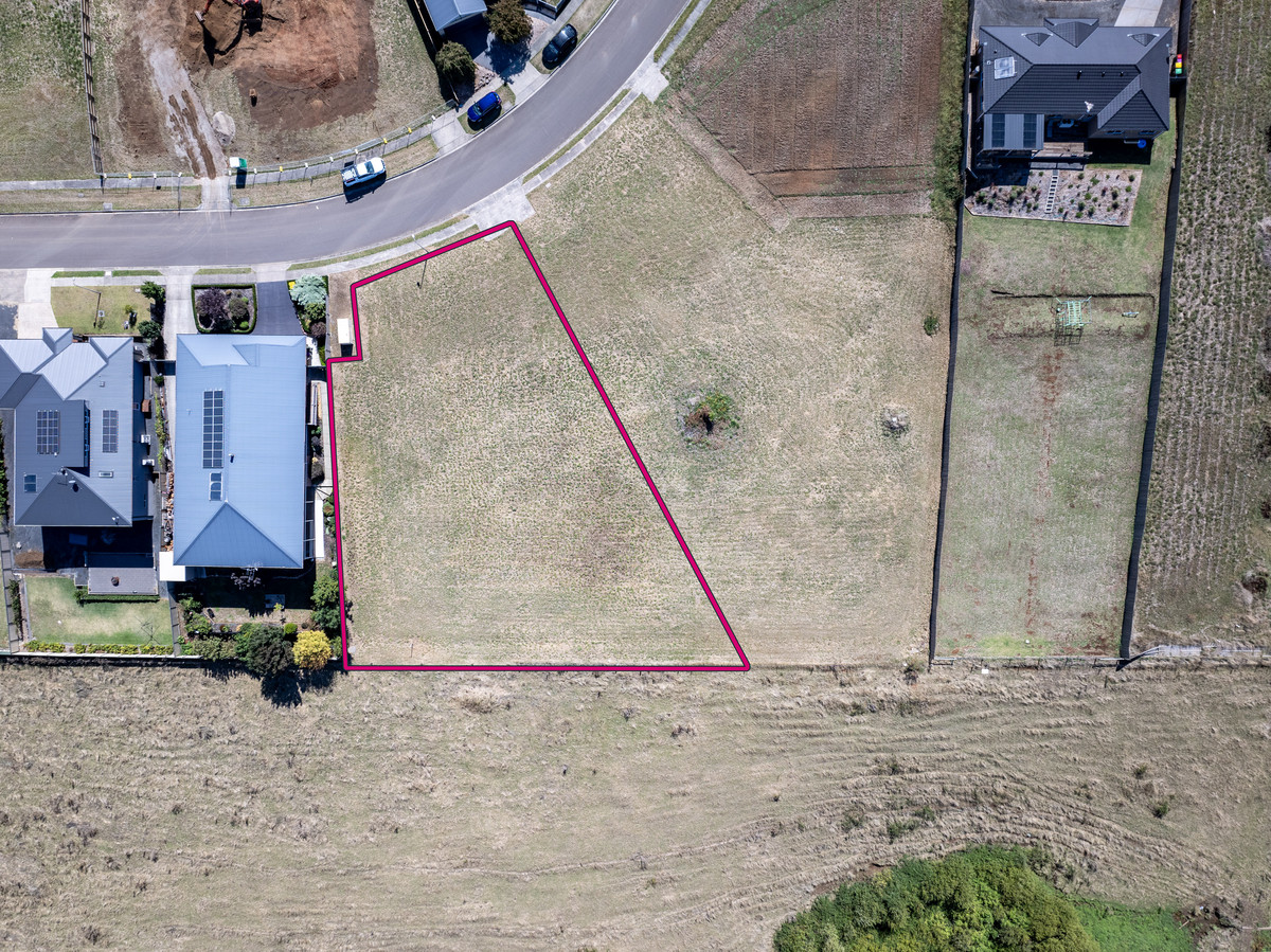 🌿 1860m² Titled Allotment with Stunning Outlook & Services Available