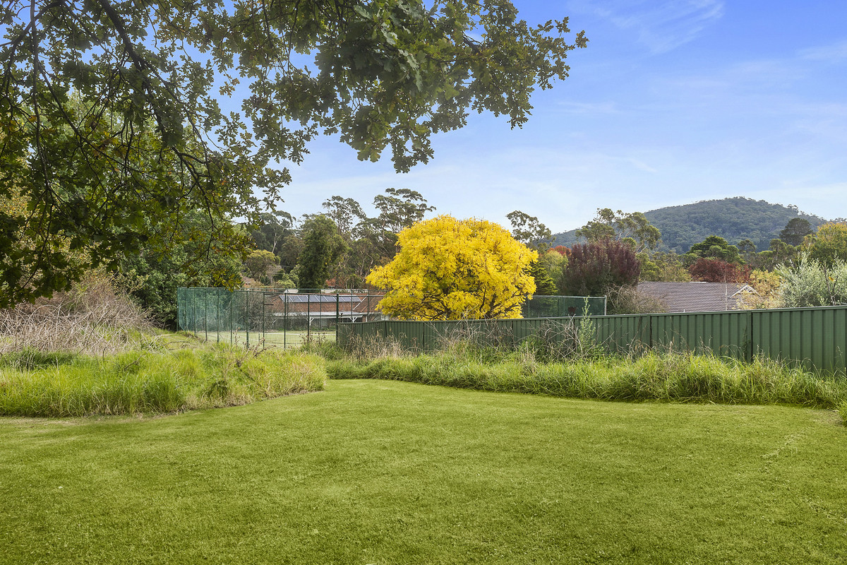A rare large 3007m2 block with option for a further 4047m2 block adjoining.