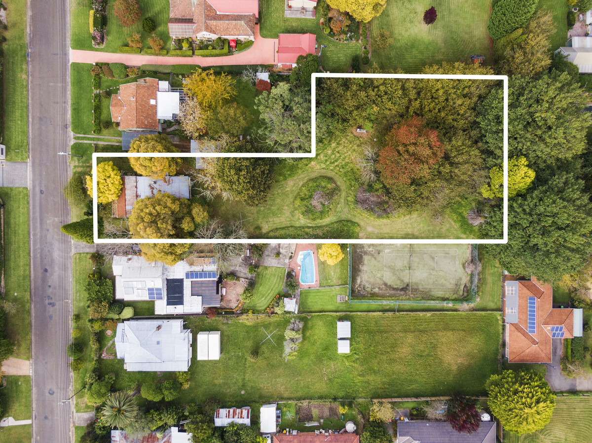 A rare large 3007m2 block with option for a further 4047m2 block adjoining.