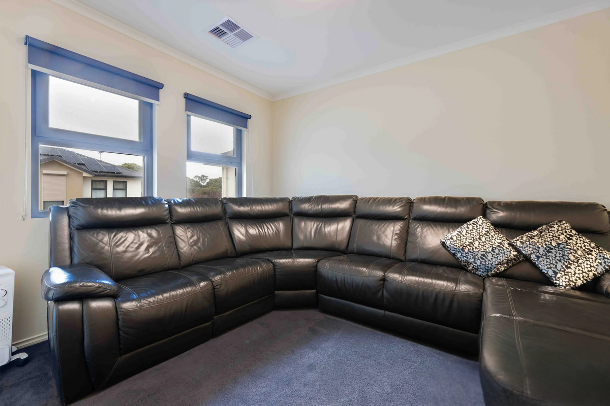 Contemporary 3-Bedroom Townhouse – Ridgehaven