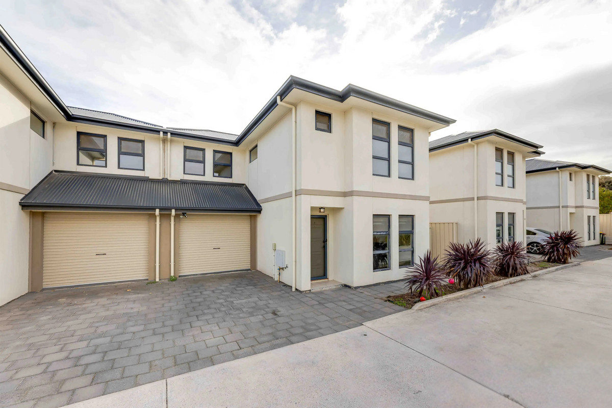 Contemporary 3-Bedroom Townhouse – Ridgehaven