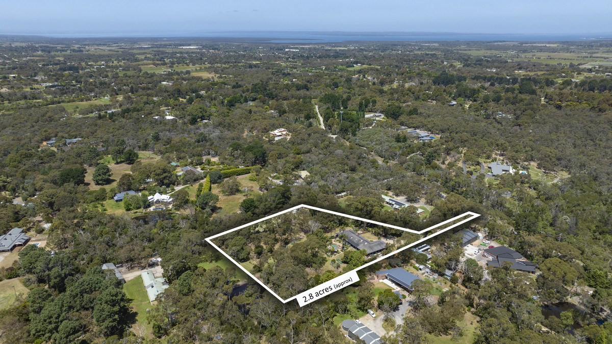 Fully Furnished Rural Retreat on 2.8 Acres