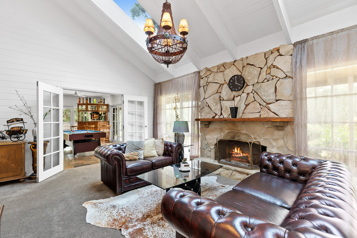 Fully Furnished Rural Retreat on 2.8 Acres