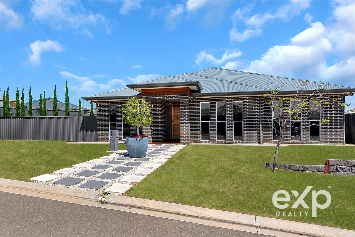 Luxury 6 Bedroom Family Home in the Prestigious Sanctuary Rise Estate