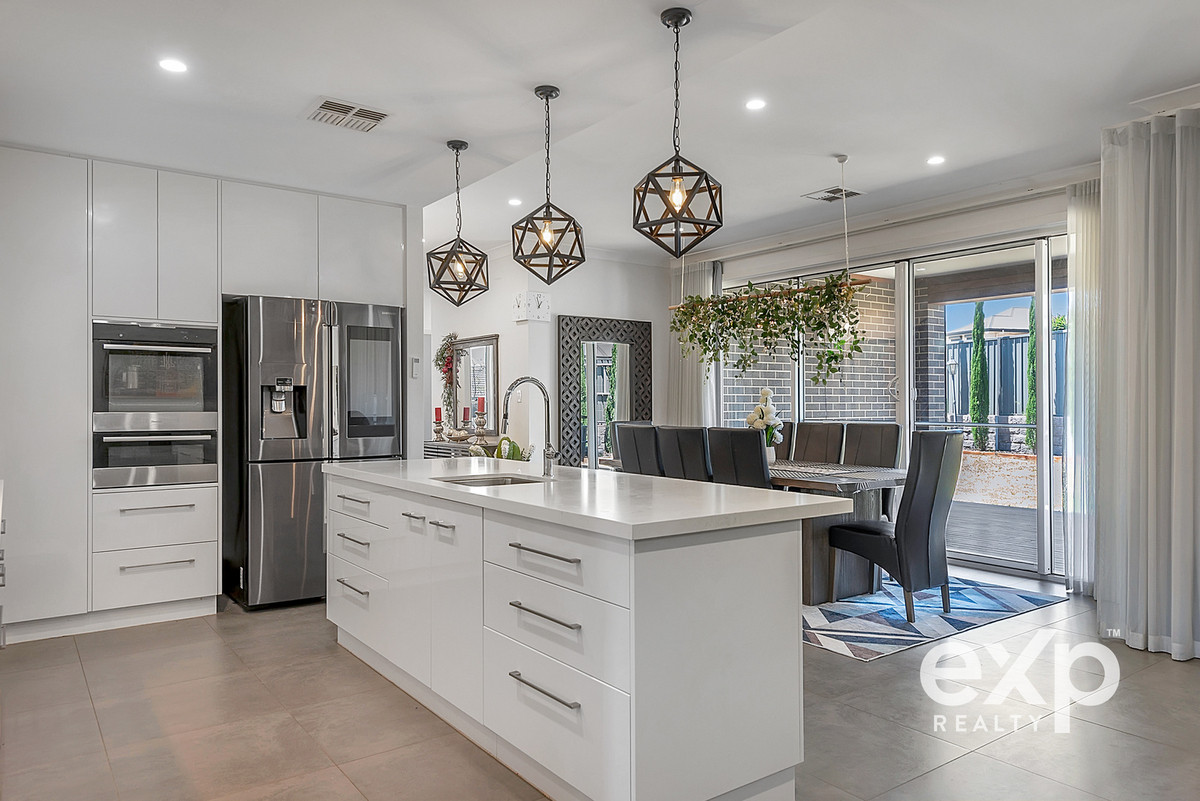 Luxury 6 Bedroom Family Home in the Prestigious Sanctuary Rise Estate