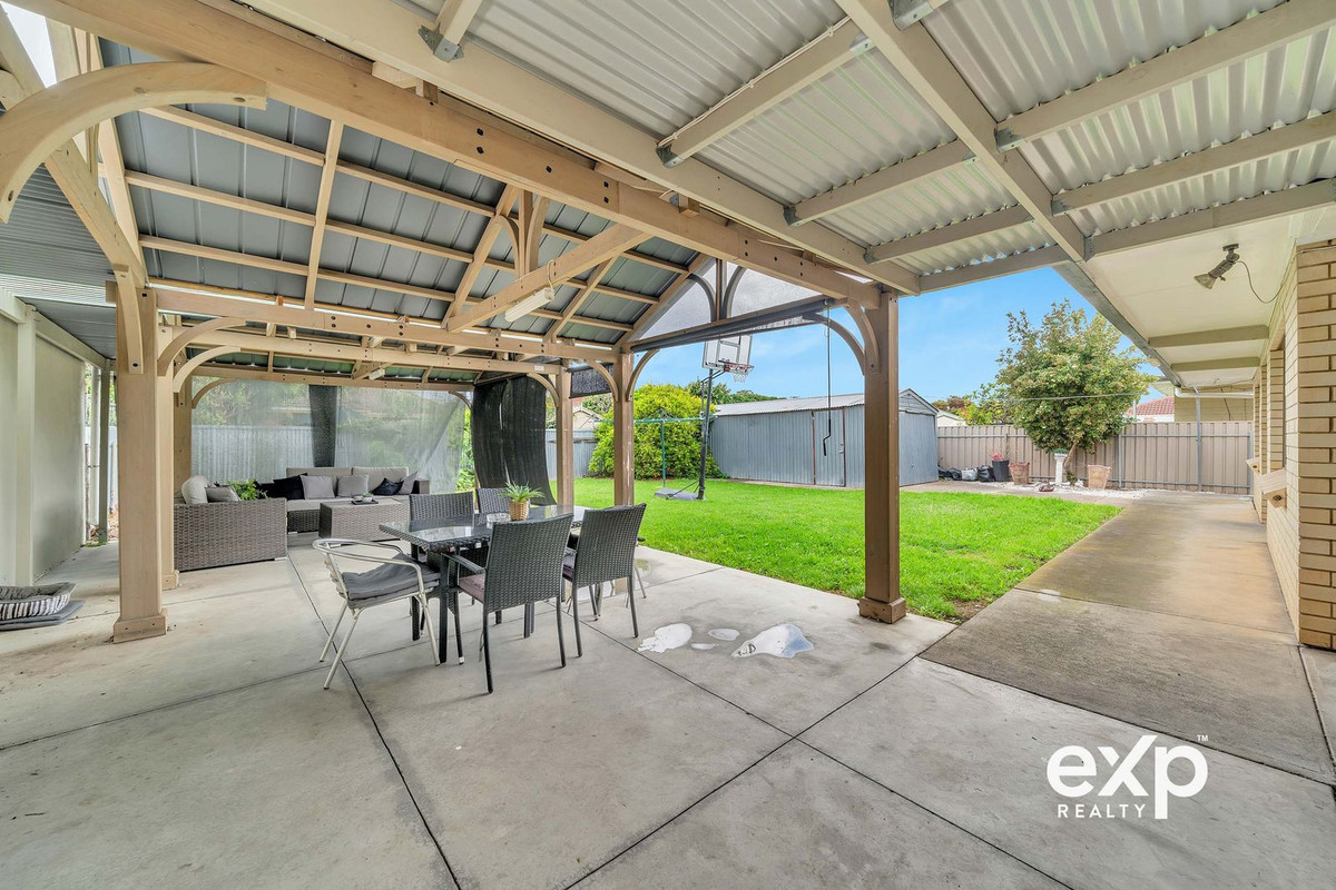 Spacious Family Home with 18.4m Frontage & Commercial Potential (STCC)