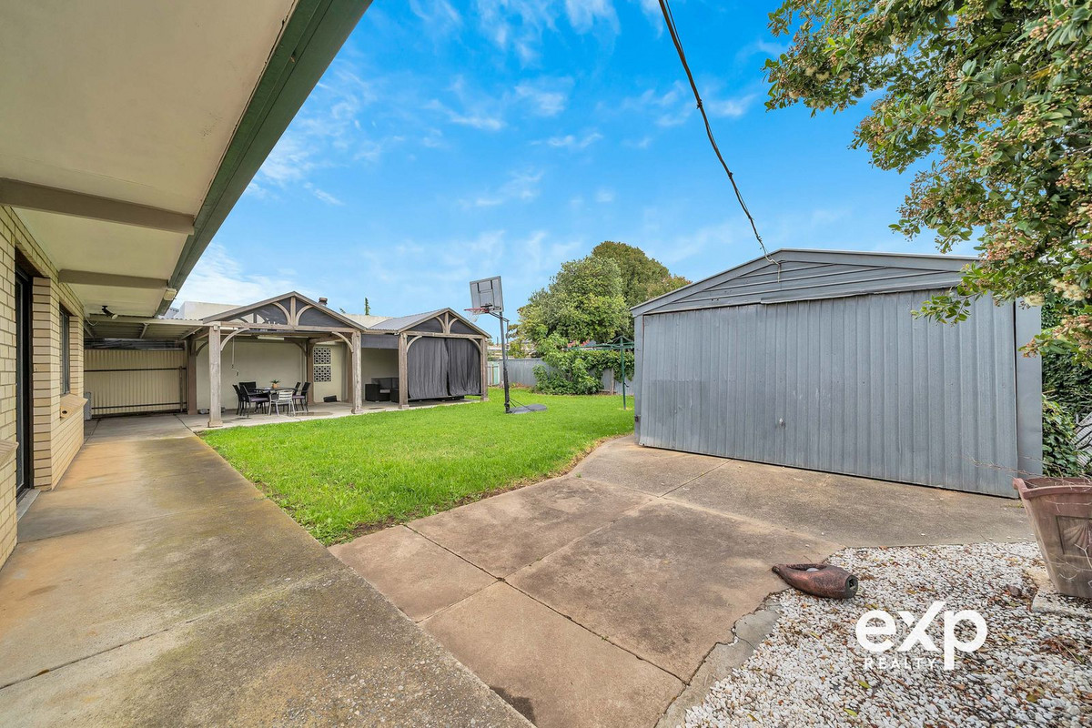 Spacious Family Home with 18.4m Frontage & Commercial Potential (STCC)