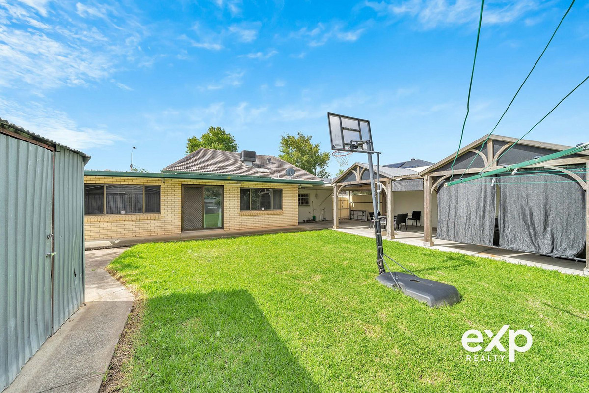 Spacious Family Home with 18.4m Frontage & Commercial Potential (STCC)