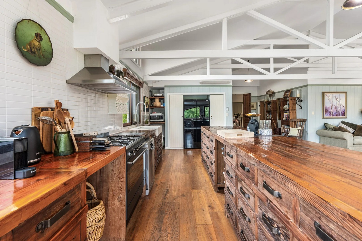 Rural lifestyle with Equestrian and events infrastructure!