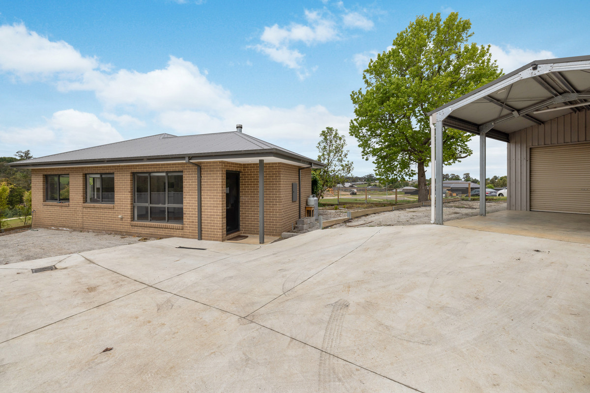 Modern Comfort Close To Town