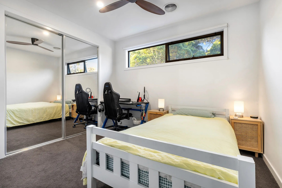 Stylish Family Living in a Peaceful Cul-de-Sac