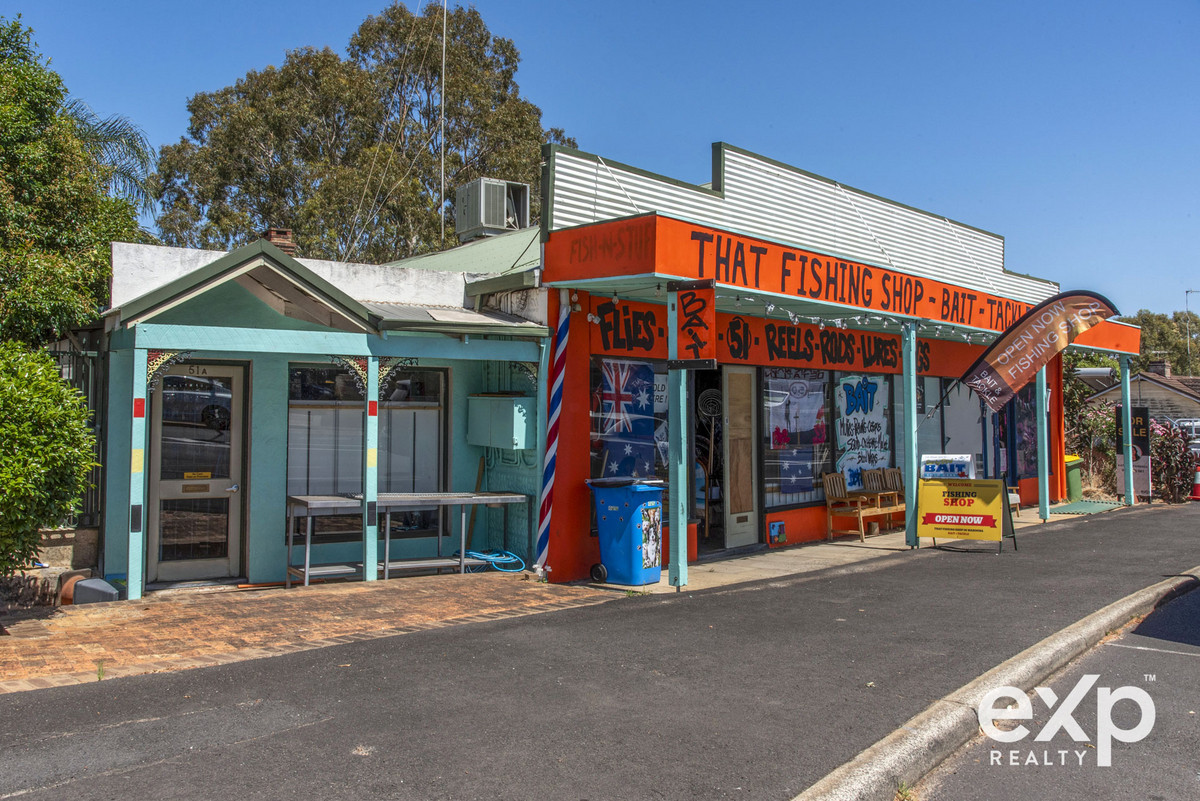 Versatile Mixed-Use Property with Prime Highway Exposure – R30