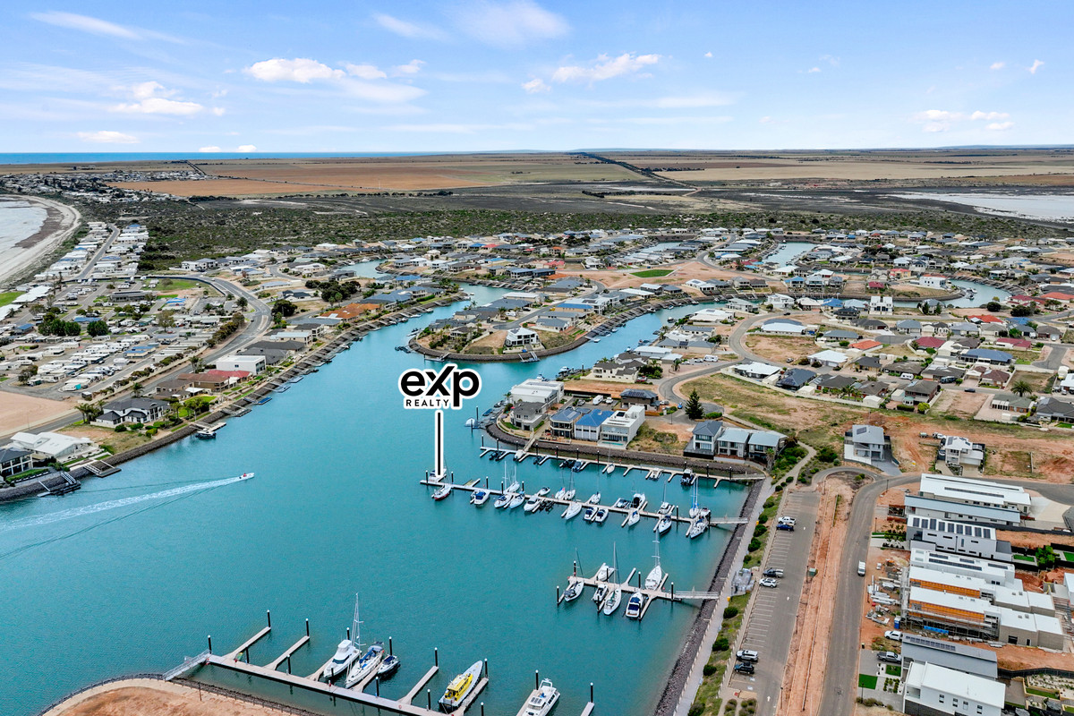 Marina berth, 67sqm site, 10m long with easy mooring location