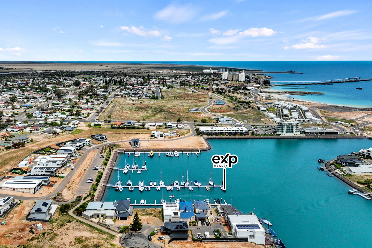 Marina berth, 67sqm site, 10m long with easy mooring location
