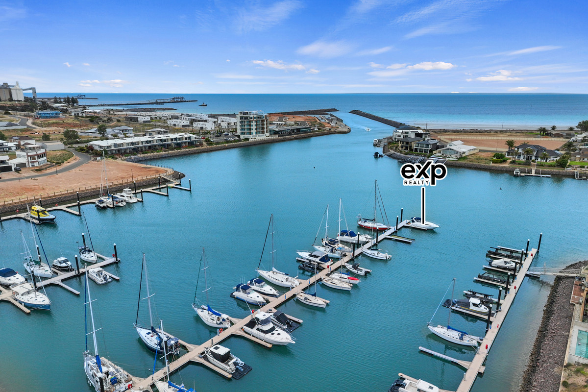 Marina berth, 67sqm site, 10m long with easy mooring location