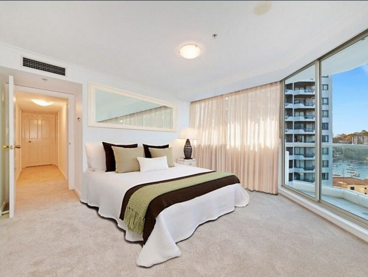 North/Eastern Aspect in a Prestigious Tower - Fireworks from your balcony