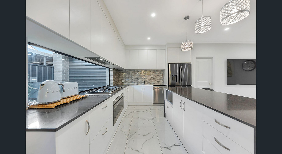 🏡 Grand Modern Family Entertainer on 655sqm with 21.3m Frontage – Perfect for Big Families & Upsizers