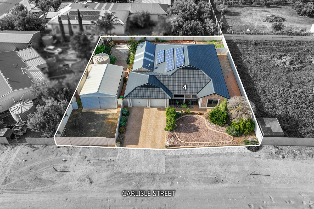 Large Allotment Living with 5 Beds, Alfresco & Shedding