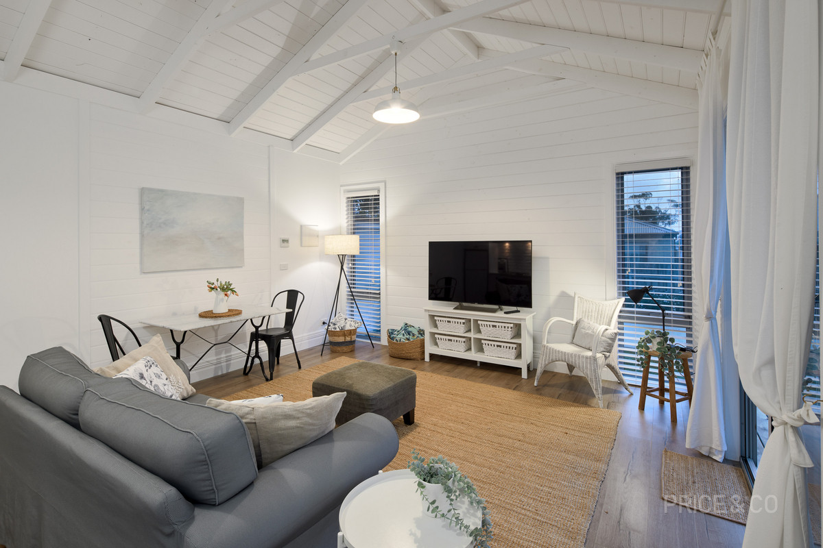 Plum Tree Cottage – A Private One-Bedroom Retreat with Timeless Charm