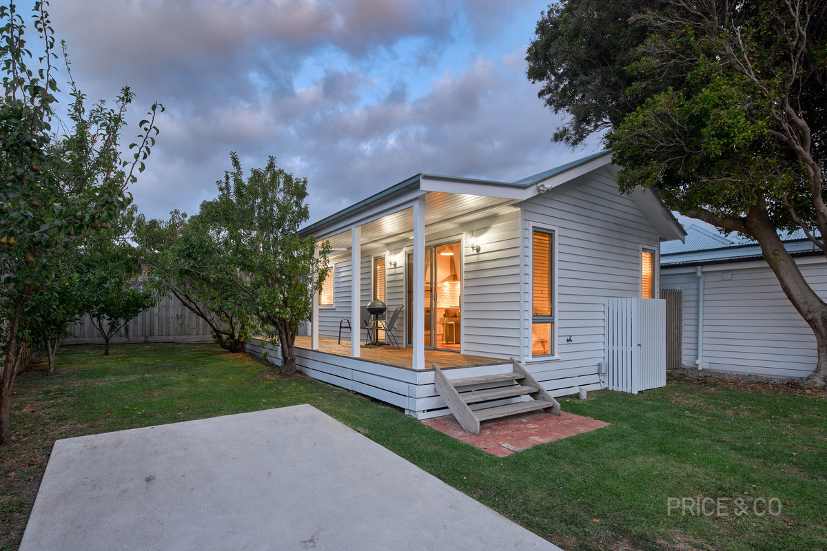 Plum Tree Cottage – A Private One-Bedroom Retreat with Timeless Charm