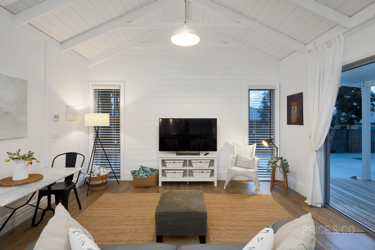 Plum Tree Cottage – A Private One-Bedroom Retreat with Timeless Charm