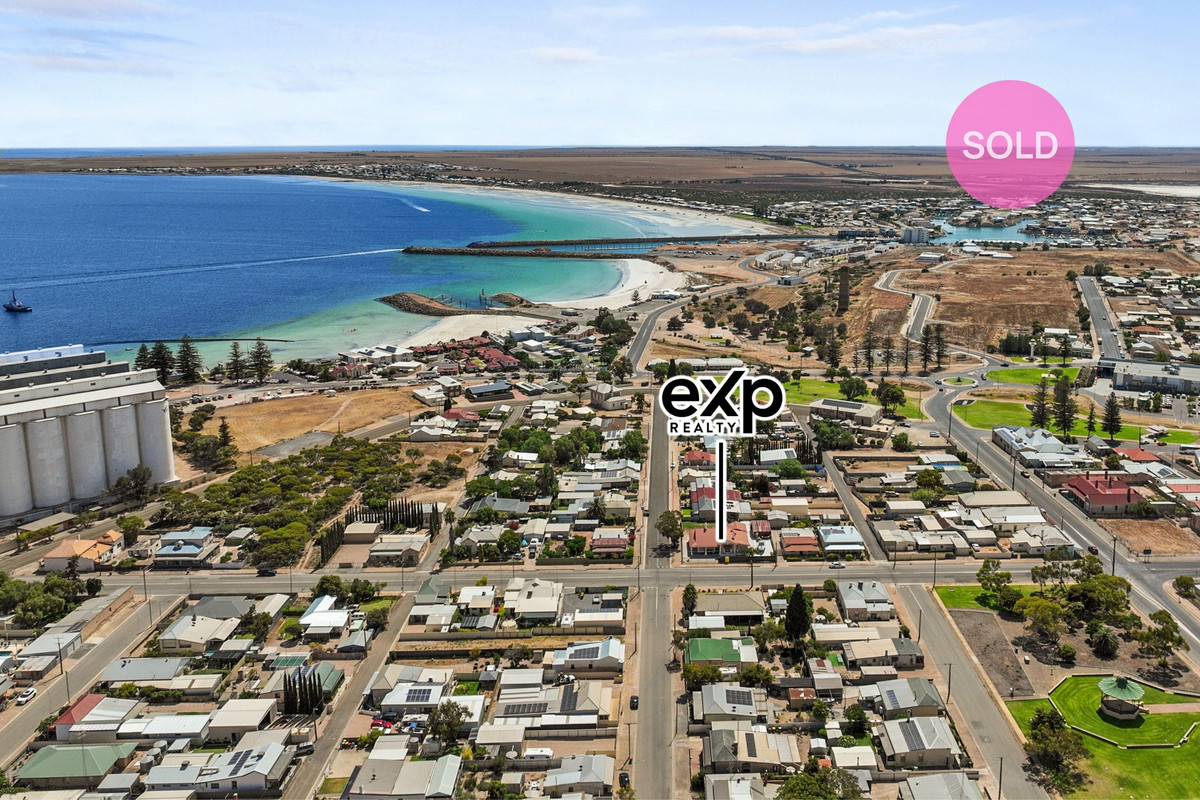 Residential for sale in Wallaroo, 11 Hughes  Street, Wallaroo SA 5556, 1012 m²