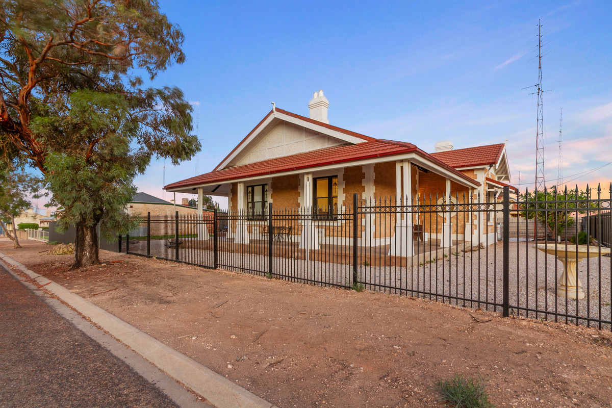 Residential for sale in Wallaroo, 11 Hughes Street, Wallaroo SA 5556, 1012 m²