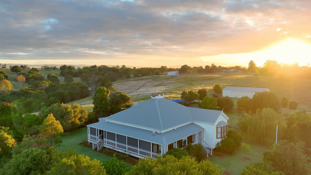 32  acres with Victorian Style Modern Queenslander