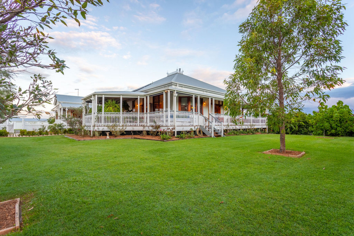 32  acres with Victorian Style Modern Queenslander