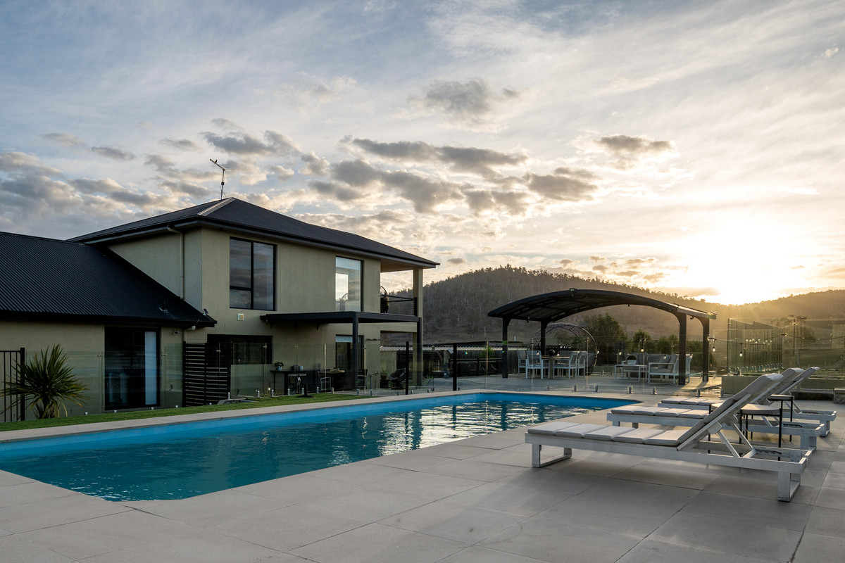Riverside Lifestyle Retreat | 4 Bedrooms | 2 Bathrooms | 8-Car Garage | Pool | Extensive Shedding