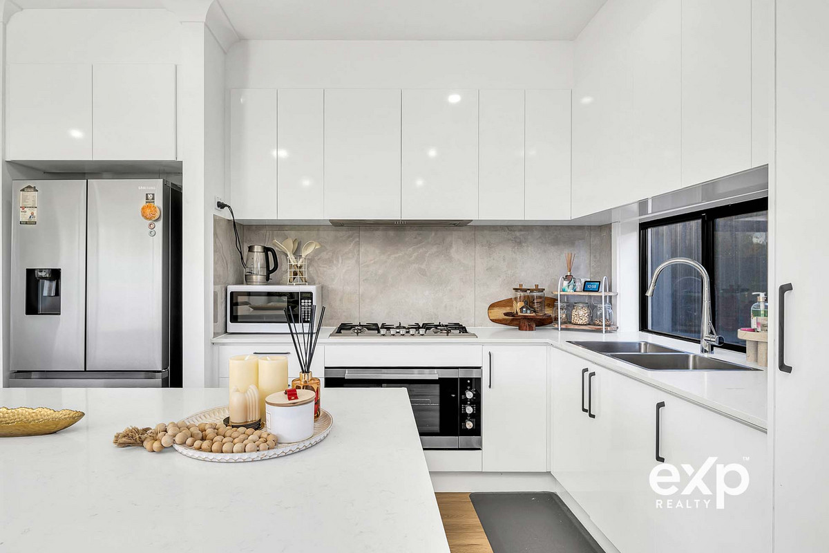 🏡 Contemporary Comfort & Low-Maintenance Living in a Near-New Home