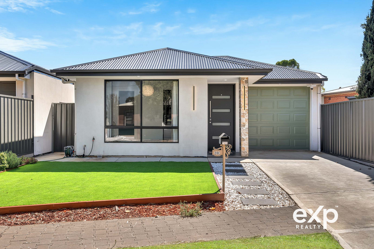 🏡 Contemporary Comfort & Low-Maintenance Living in a Near-New Home