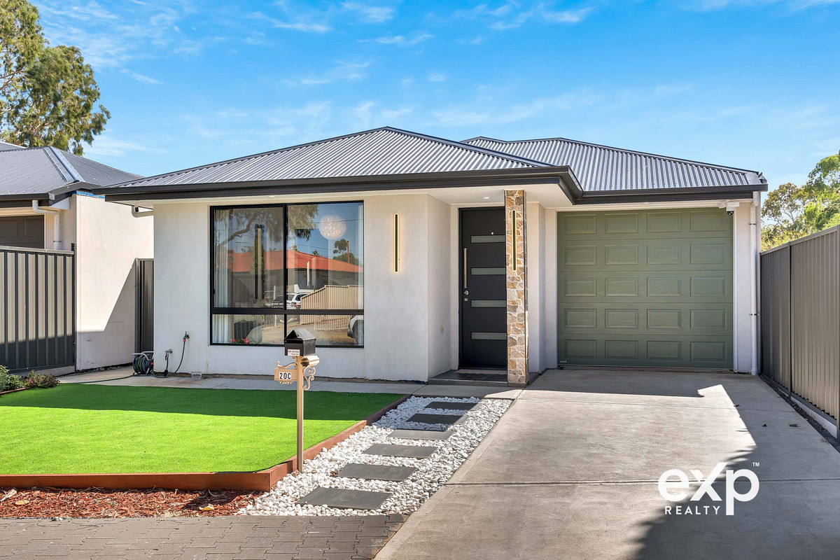 🏡 Contemporary Comfort & Low-Maintenance Living in a Near-New Home