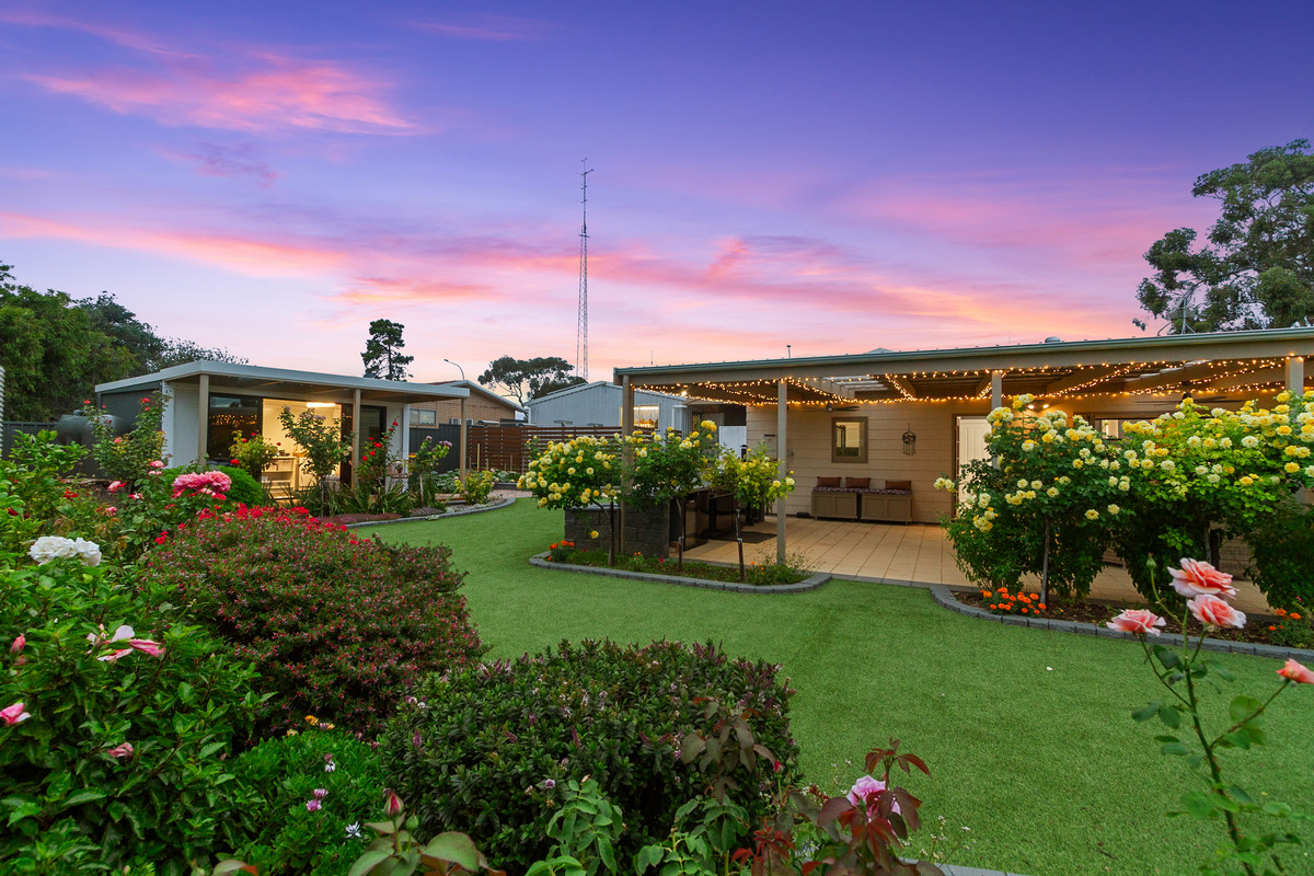 Timeless Villa Elegance with Modern Luxury