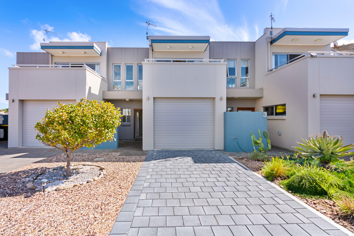 Exceptional Marina Front Living in Lincoln Cove