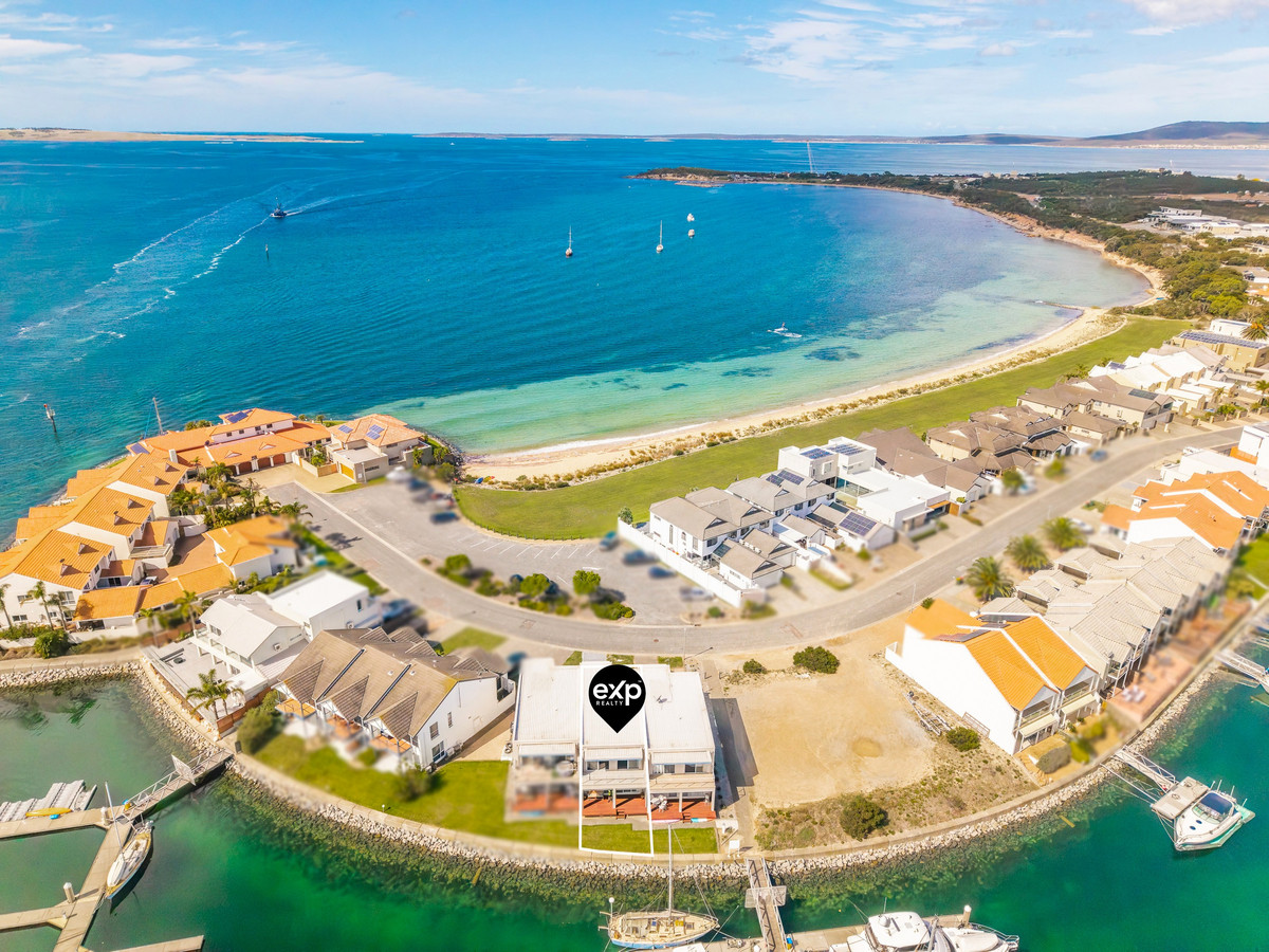 Exceptional Marina Front Living in Lincoln Cove