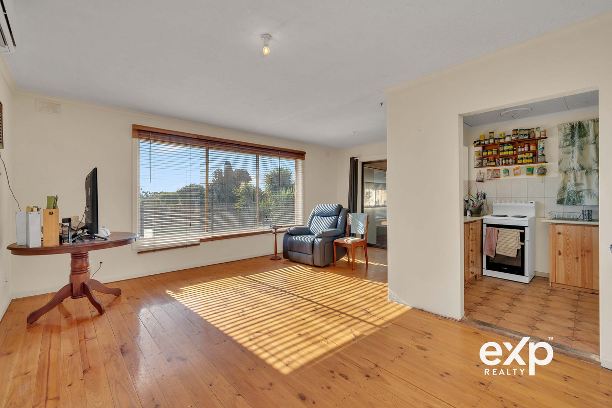 Residential for sale in Elizabeth Downs, 44 Woodlands Road, Elizabeth Downs SA 5113, 673 m²