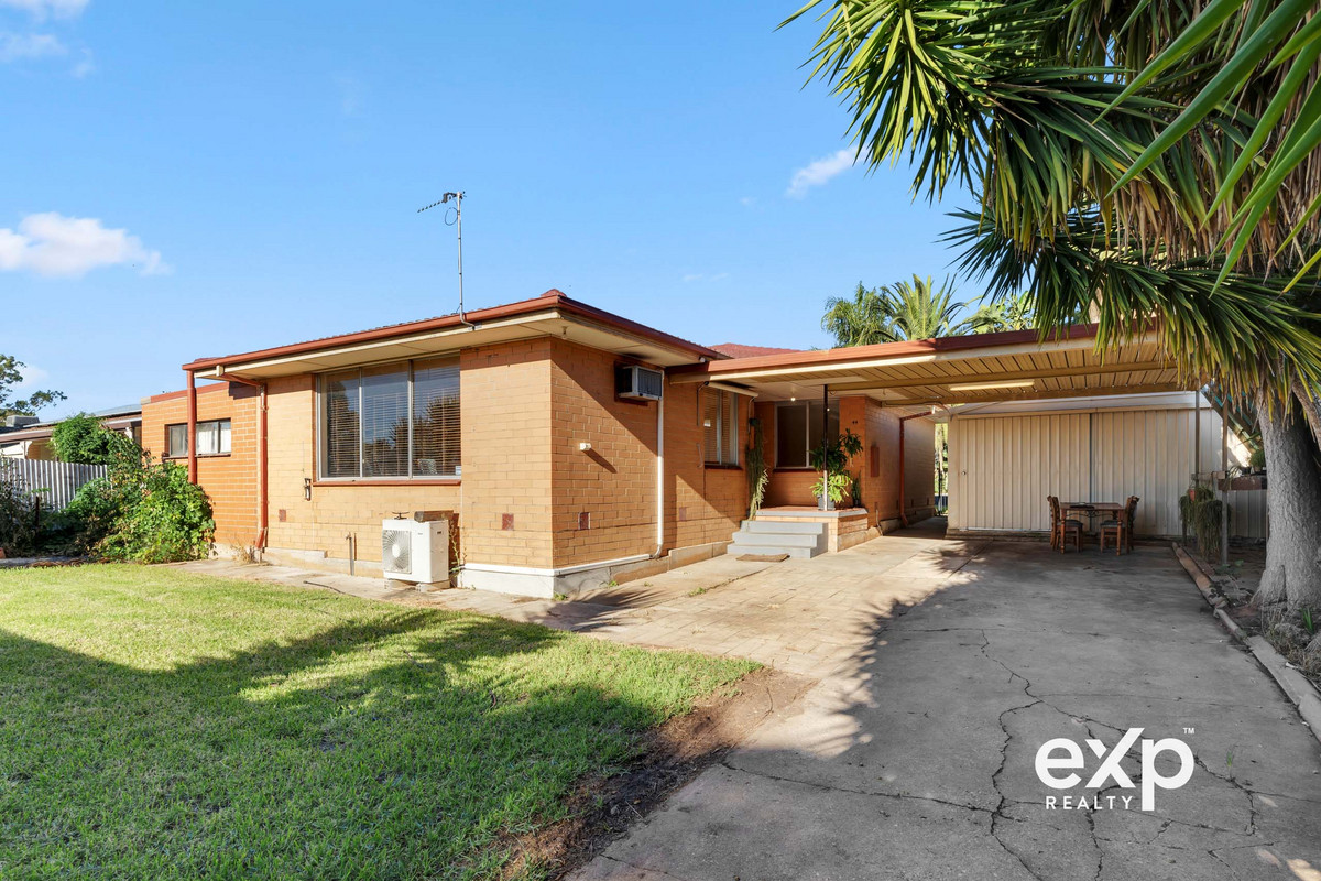 Residential for sale in Elizabeth Downs, 44 Woodlands Road, Elizabeth Downs SA 5113, 673 m²