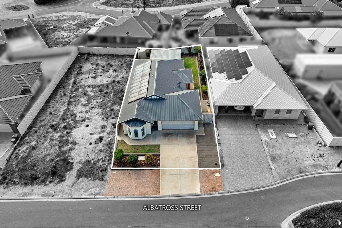Marina Living with Comfort, Efficiency & Low-Maintenance Appeal