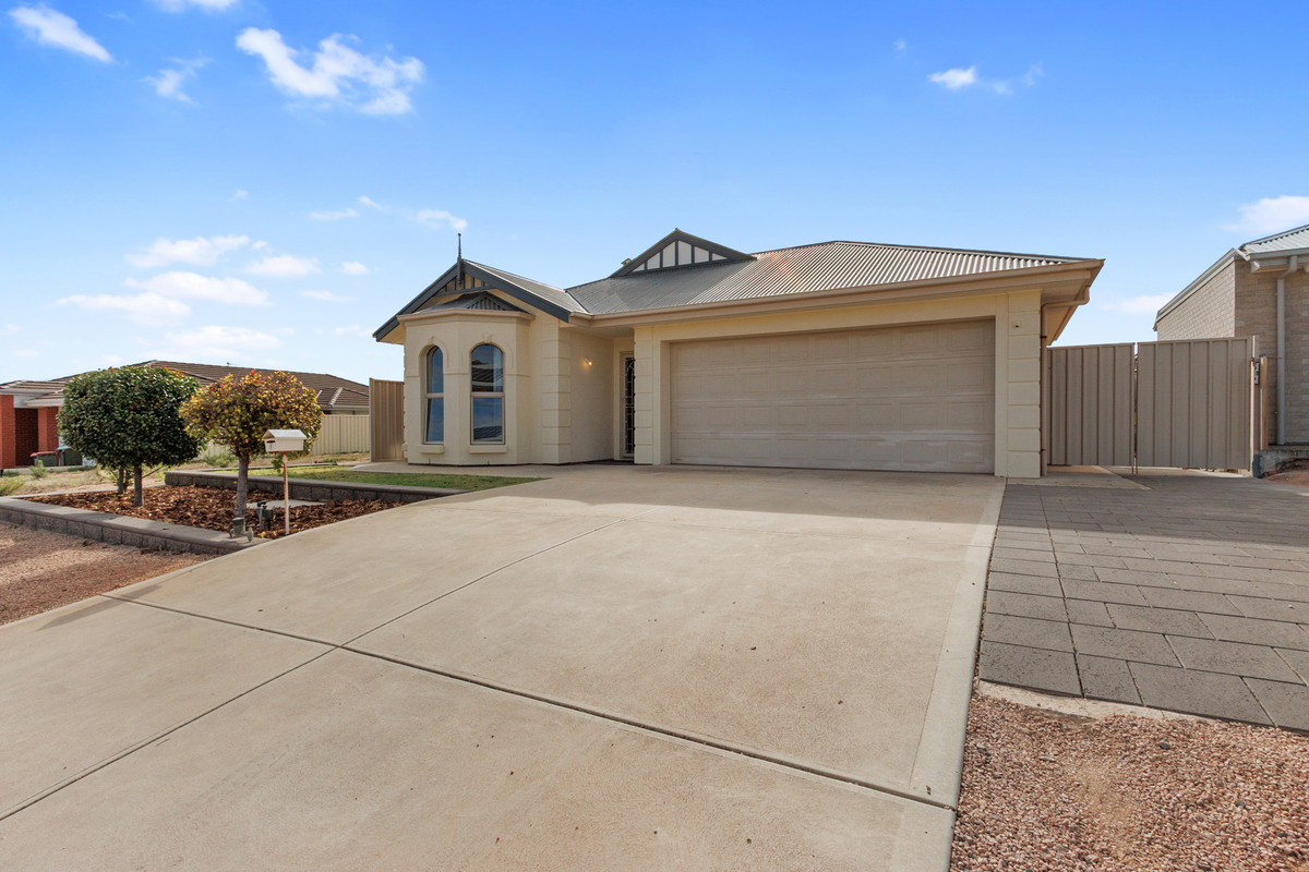 Marina Living with Comfort, Efficiency & Low-Maintenance Appeal