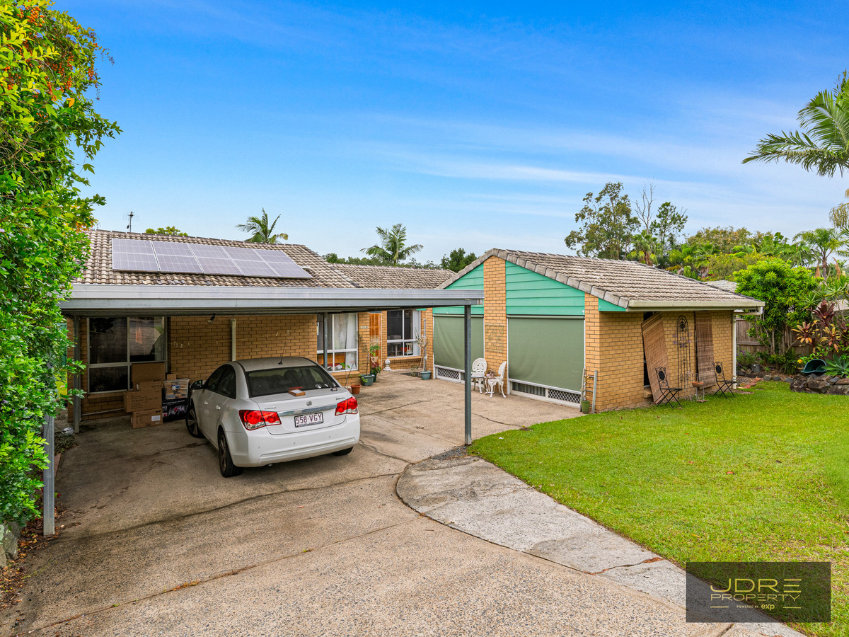 Rare Dual Income or Dual Living Opportunity in Superb Location!