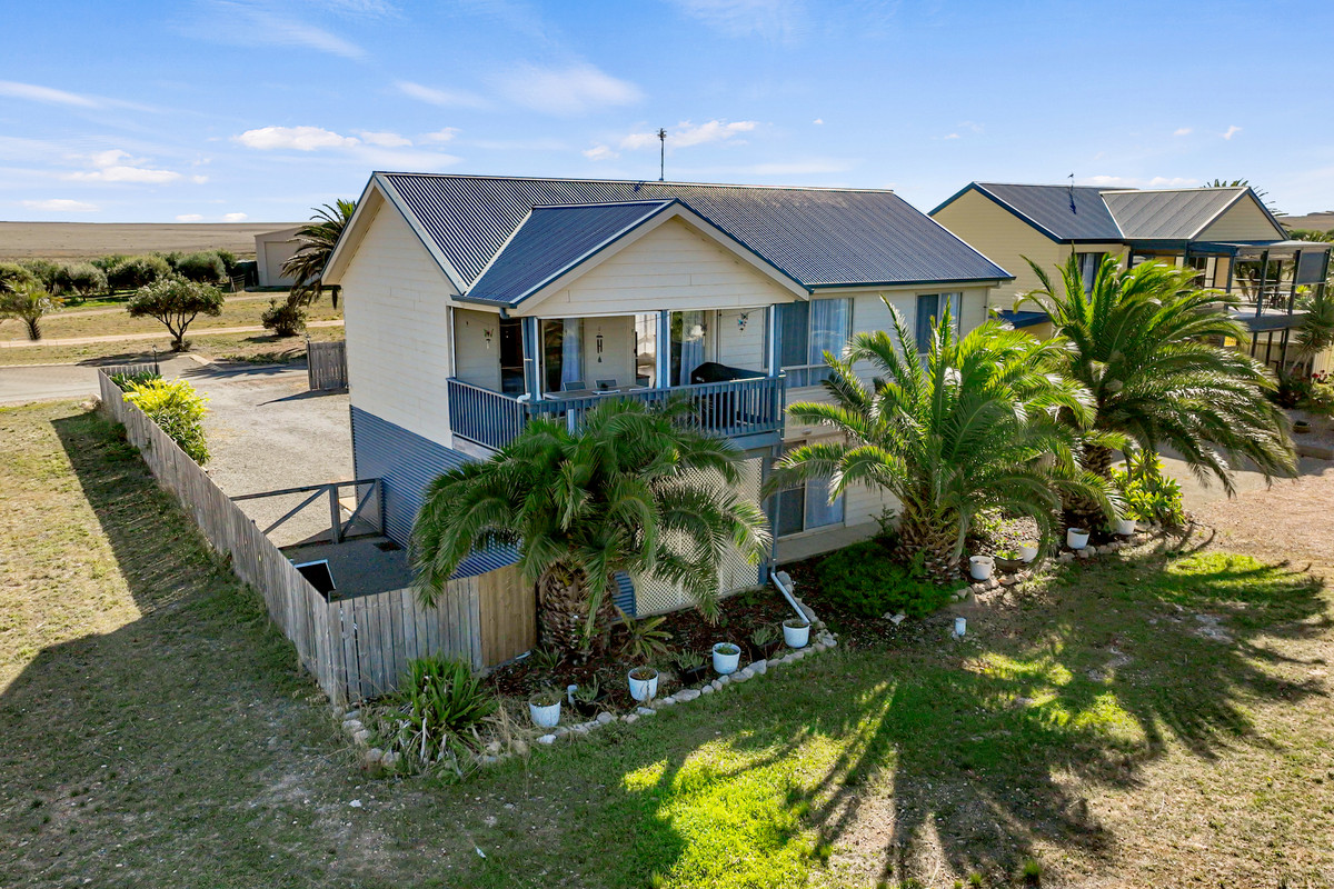 Secure Coastal Living with Magnificent Views in Palm Cove Estate