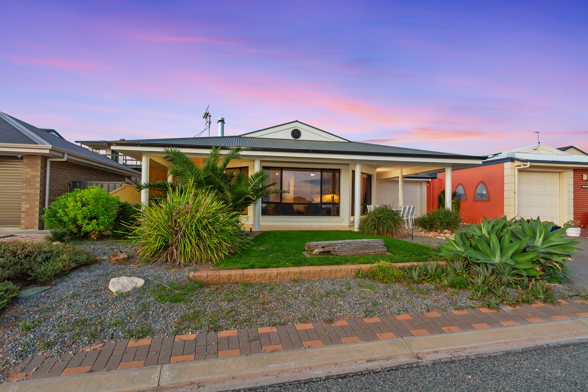 Coastal lifestyle with views across the bay