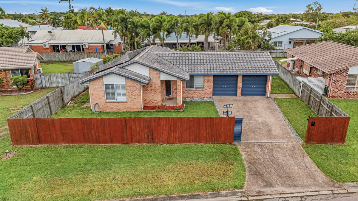 Poolside Living in Quiet Cul-De-Sac – Walk to Annandale Central