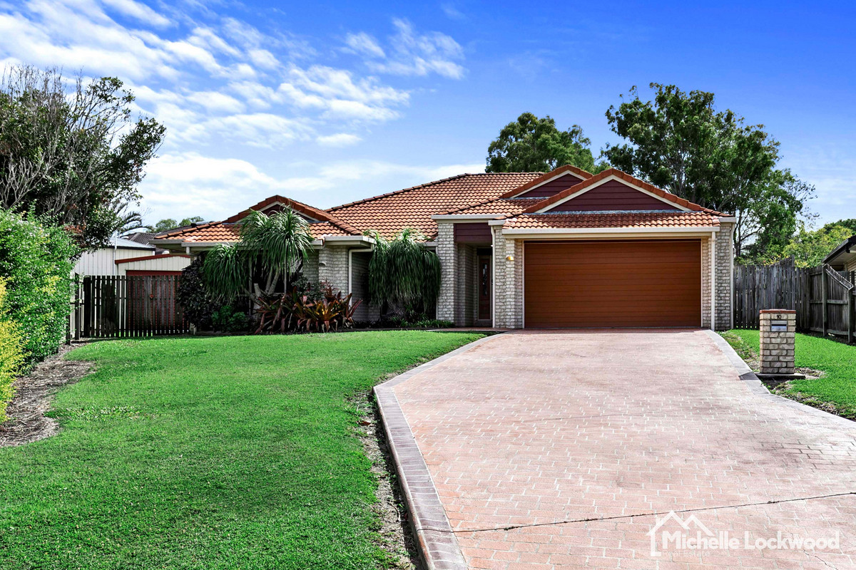 Family Living Made Easy – Pool, Solar & Prime Location!