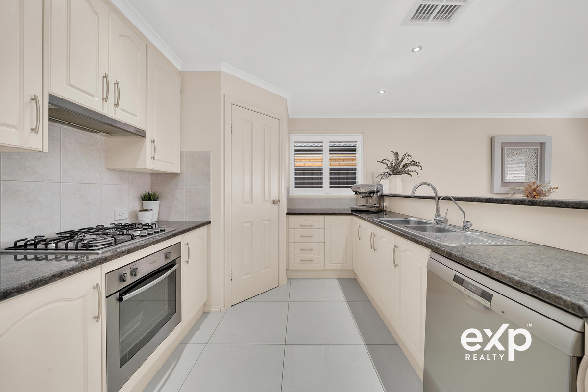Premium Hamptons Inspired Family Living in a Peaceful Court Setting