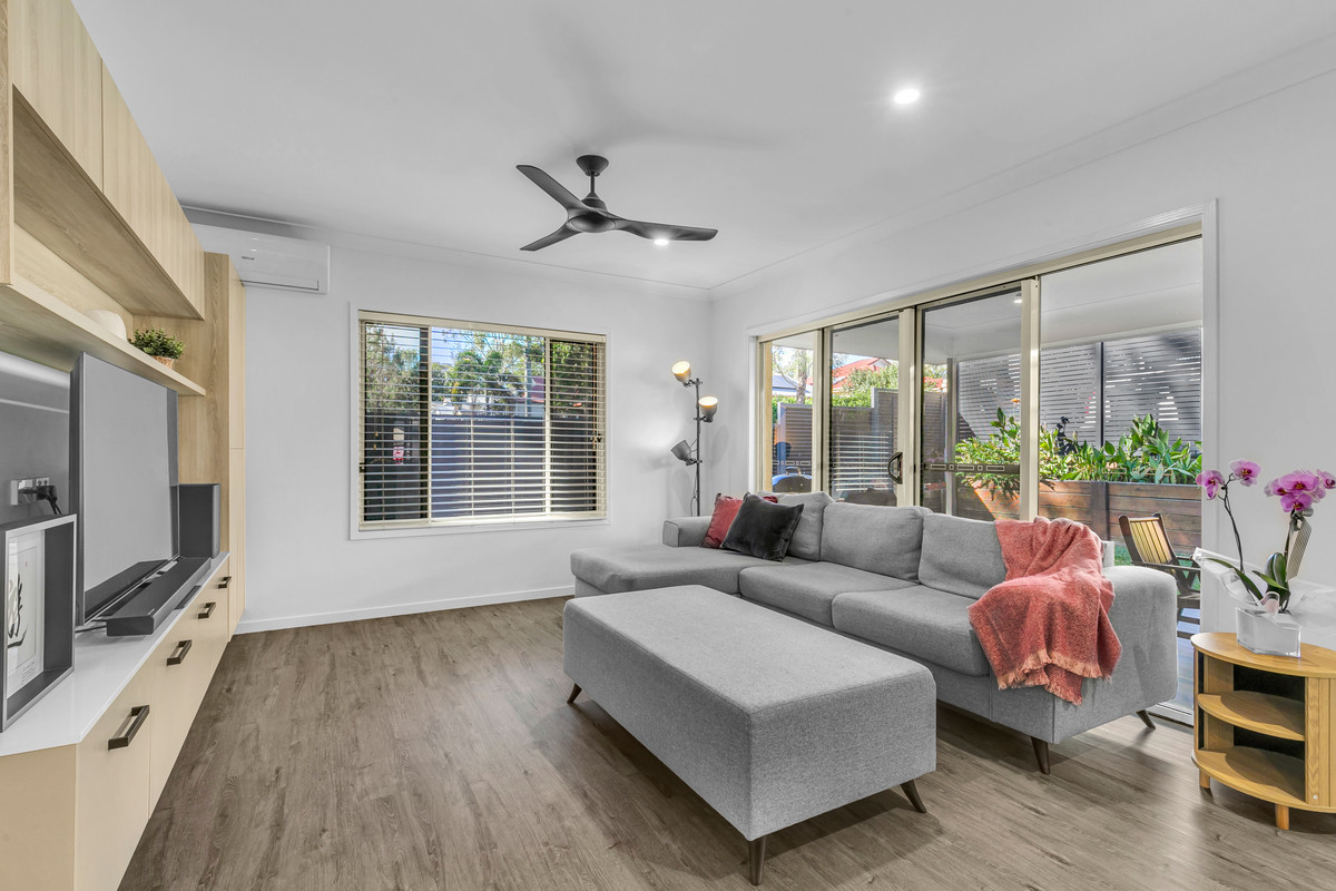 Stylishly Renovated Lowset Living Opposite Leafy Parklands