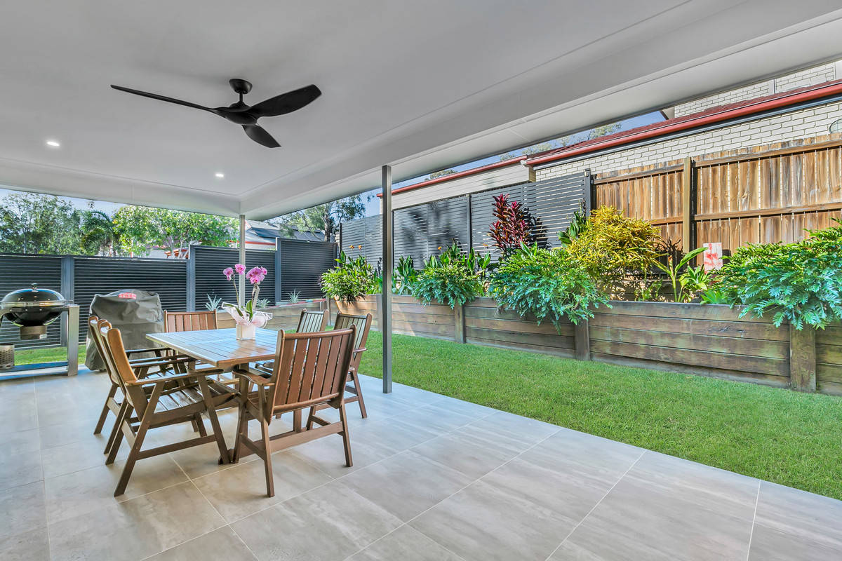 Stylishly Renovated Lowset Living Opposite Leafy Parklands