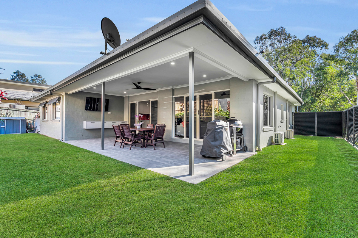 Stylishly Renovated Lowset Living Opposite Leafy Parklands